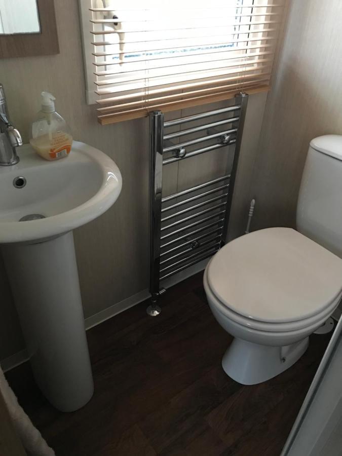 Bobby'S Bolthole Apartment Хейшъм Екстериор снимка